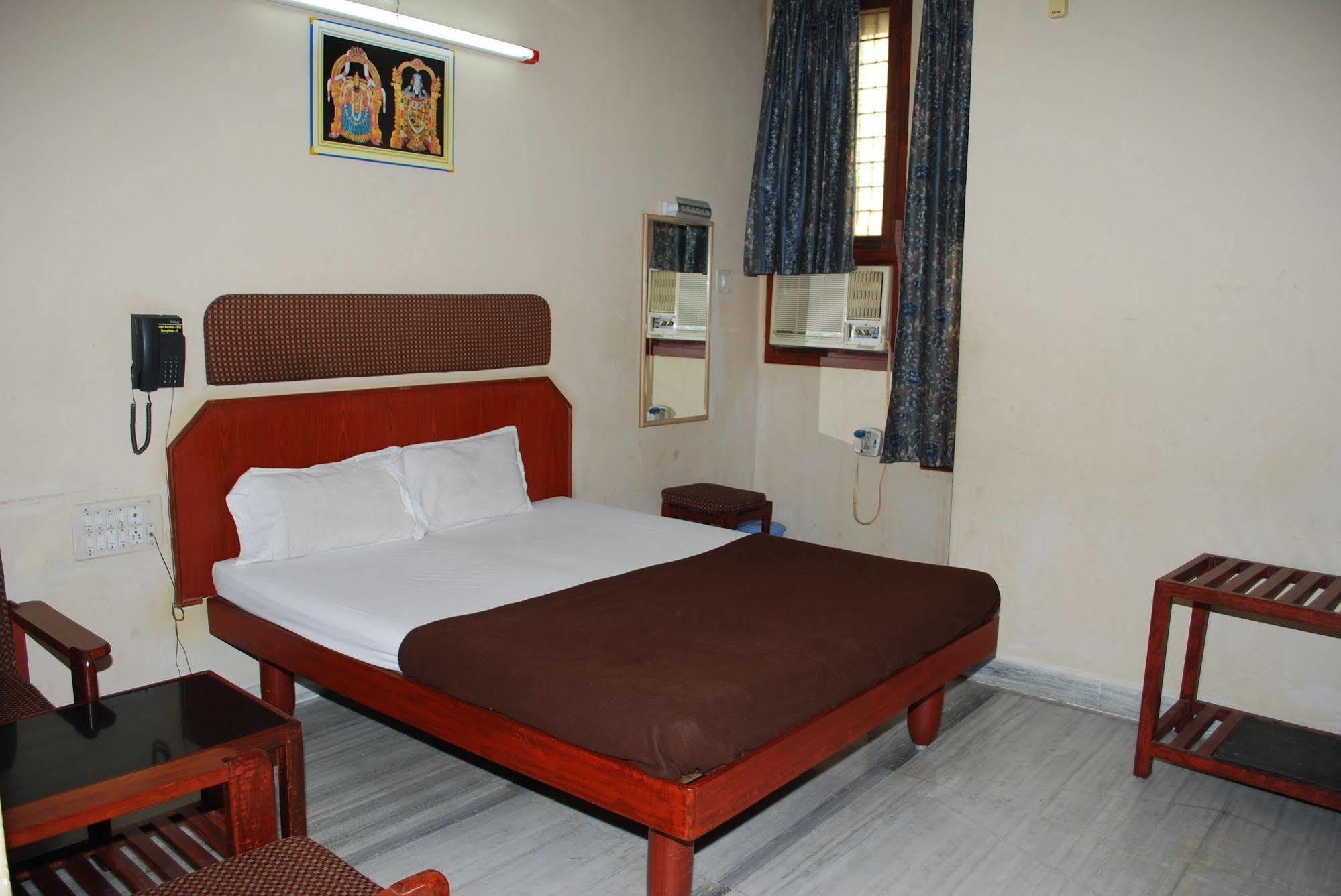 Sri Sai Residency Hotell Tirupati Eksteriør bilde