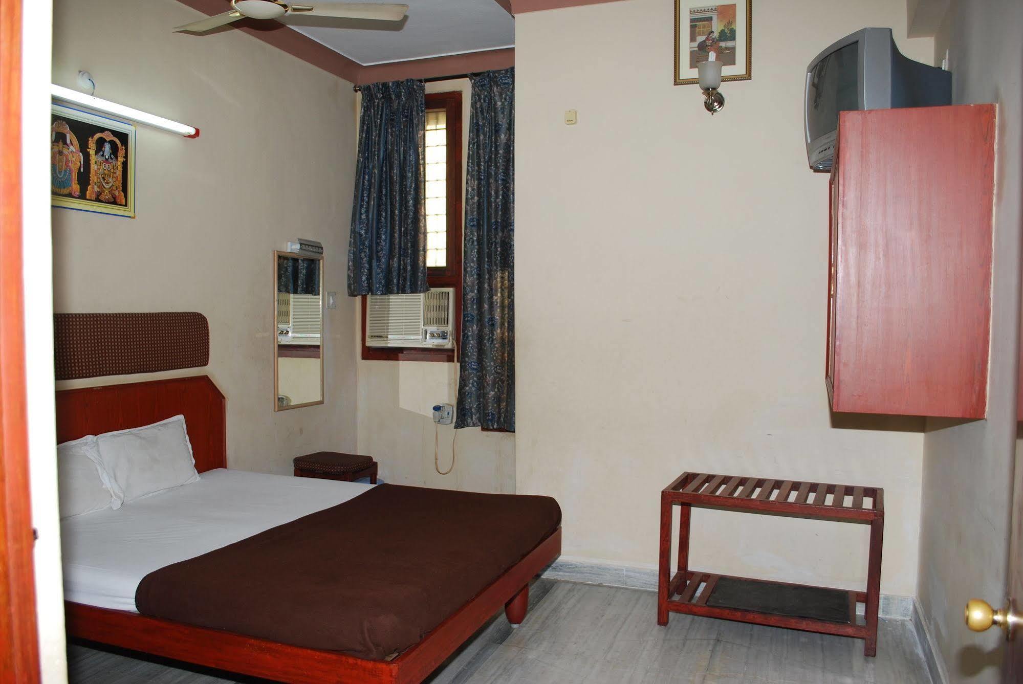 Sri Sai Residency Hotell Tirupati Eksteriør bilde