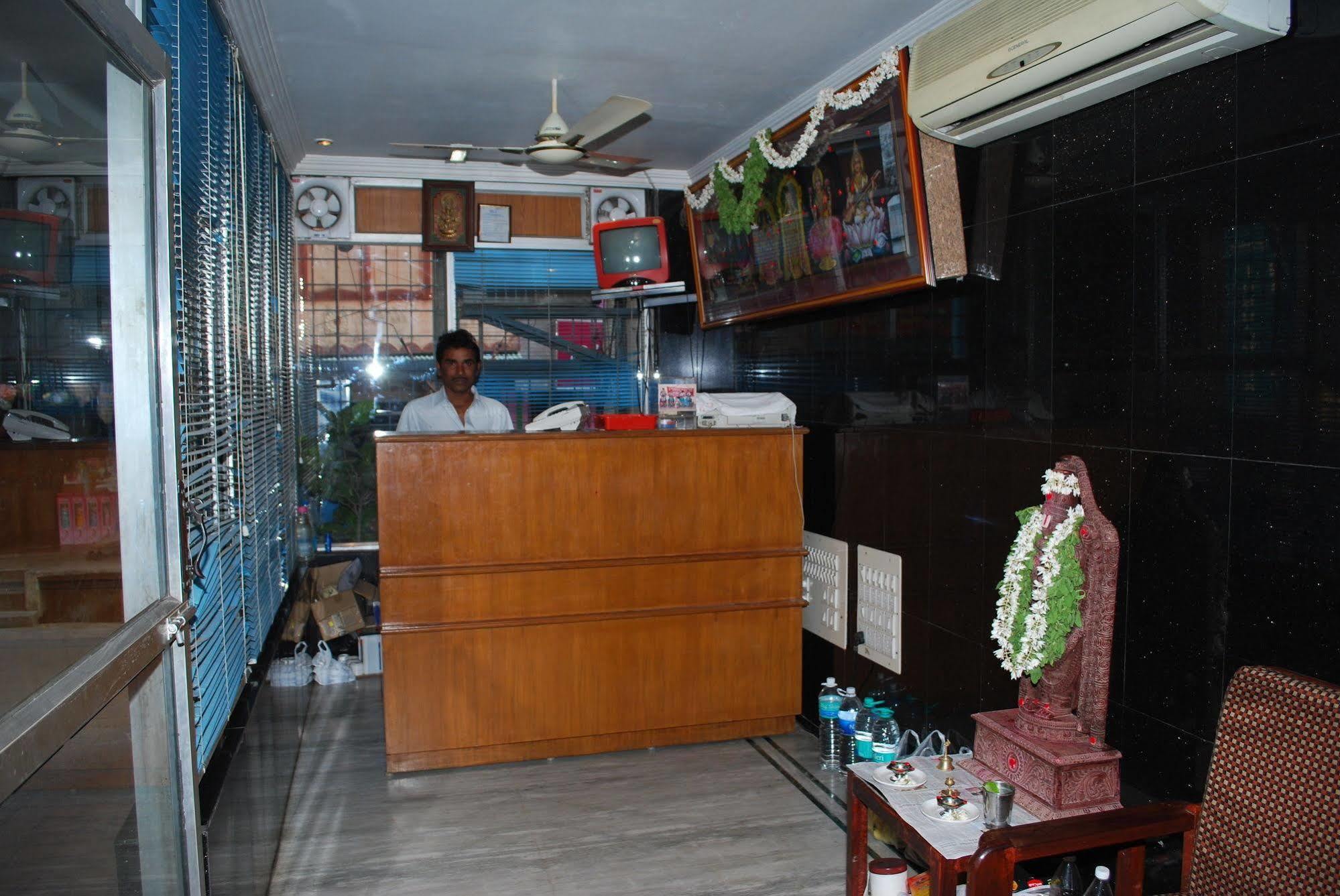 Sri Sai Residency Hotell Tirupati Eksteriør bilde
