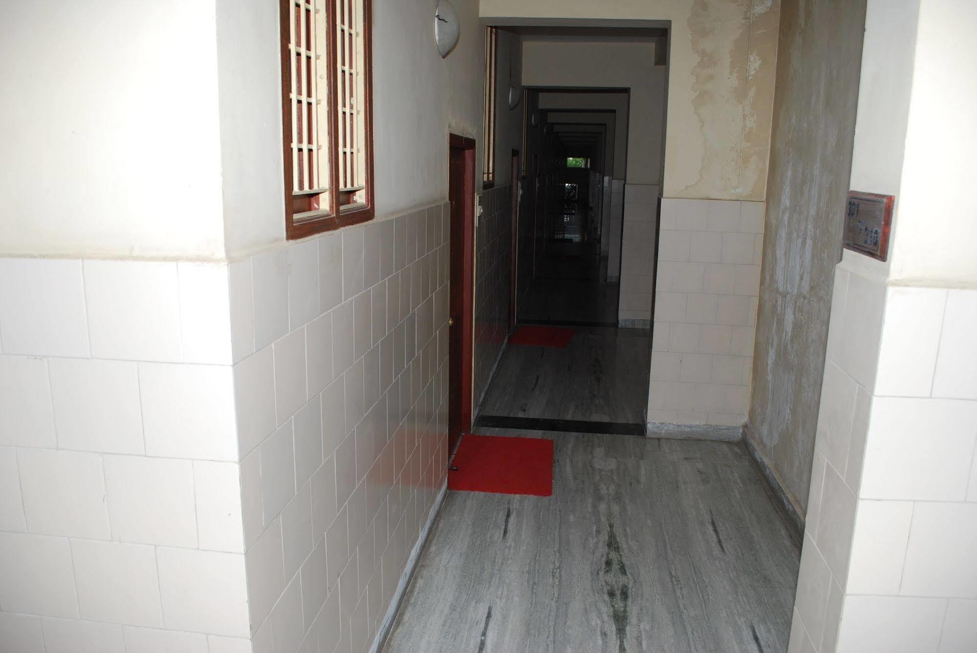 Sri Sai Residency Hotell Tirupati Eksteriør bilde